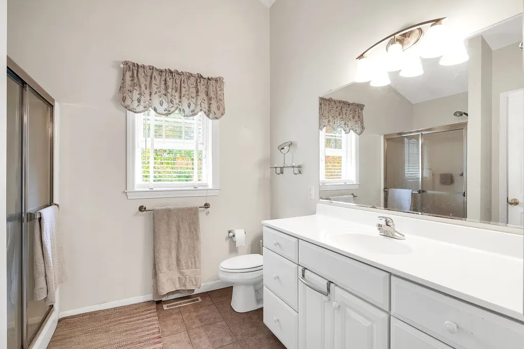 21 Briallia Circle Newmarket NH 03857