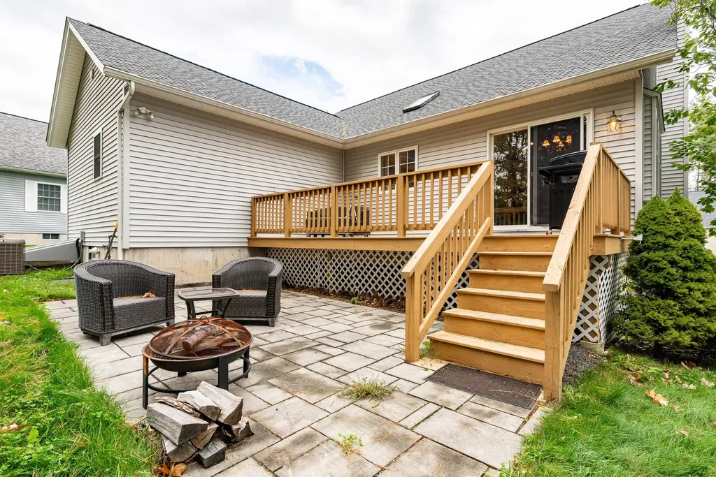 21 Briallia Circle Newmarket NH 03857