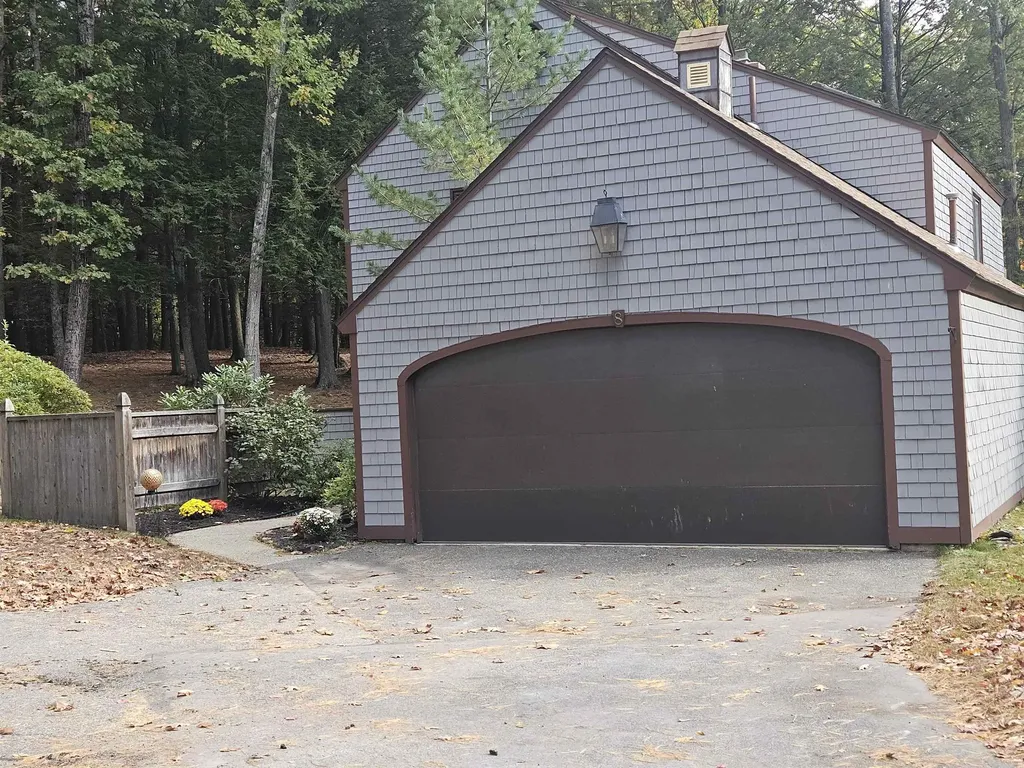 8 Guilford Lane Nashua NH 03063