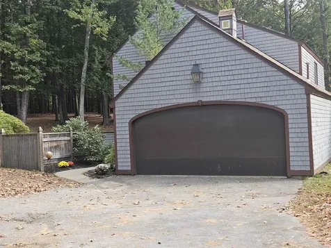 8 Guilford Lane Nashua NH 03063