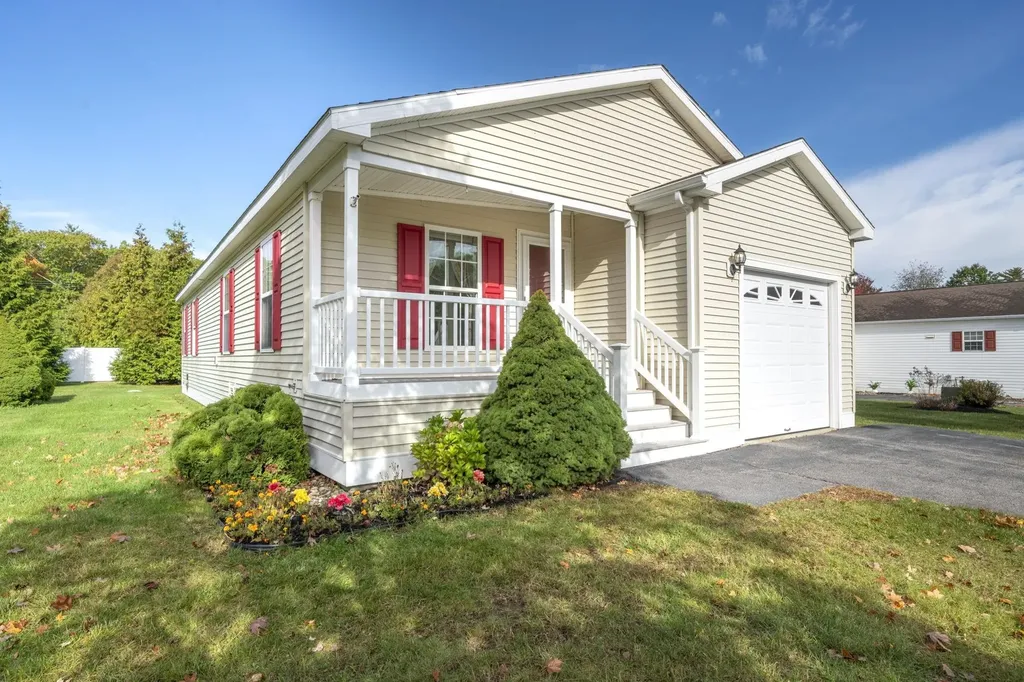 4 Aspen Way North Hampton NH 03862