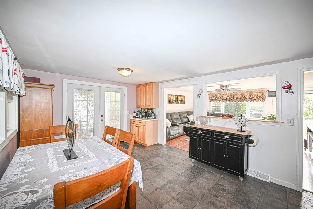 26 Roy Street Raymond NH 03077