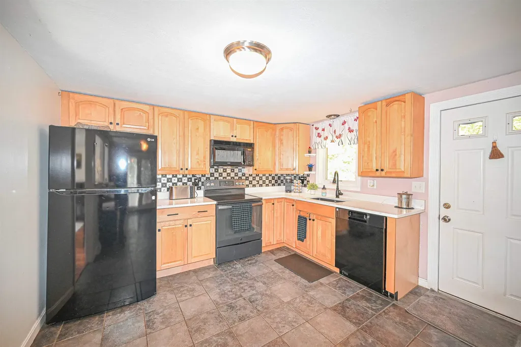 26 Roy Street Raymond NH 03077