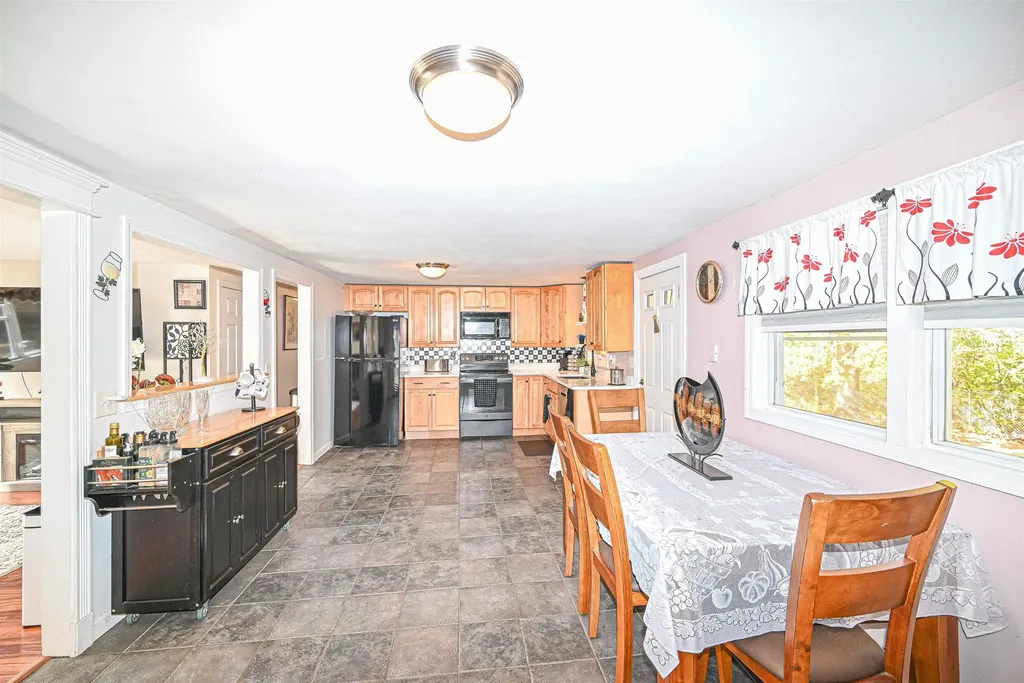 26 Roy Street Raymond NH 03077