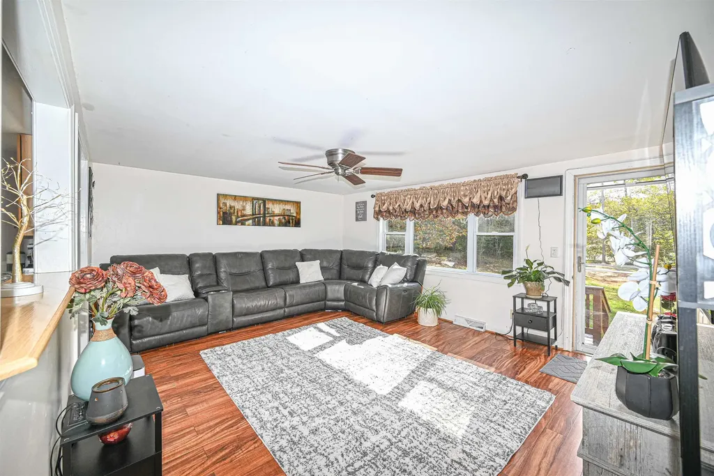 26 Roy Street Raymond NH 03077