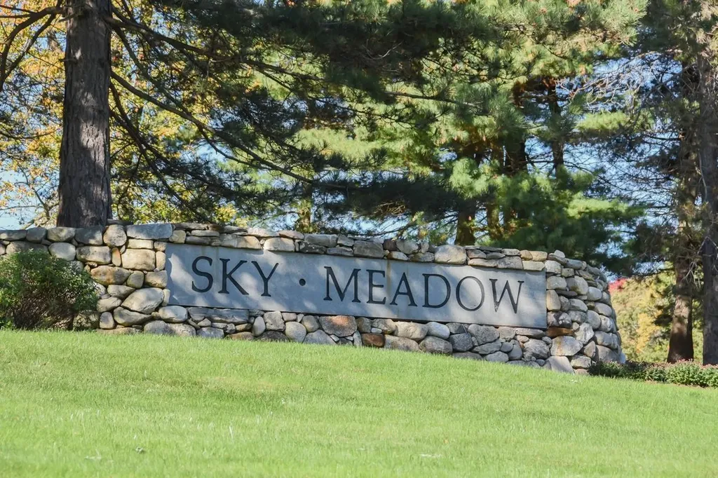 12 Mountain Laurels Drive Nashua NH 03062