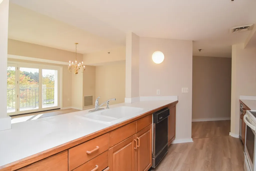 12 Mountain Laurels Drive Nashua NH 03062