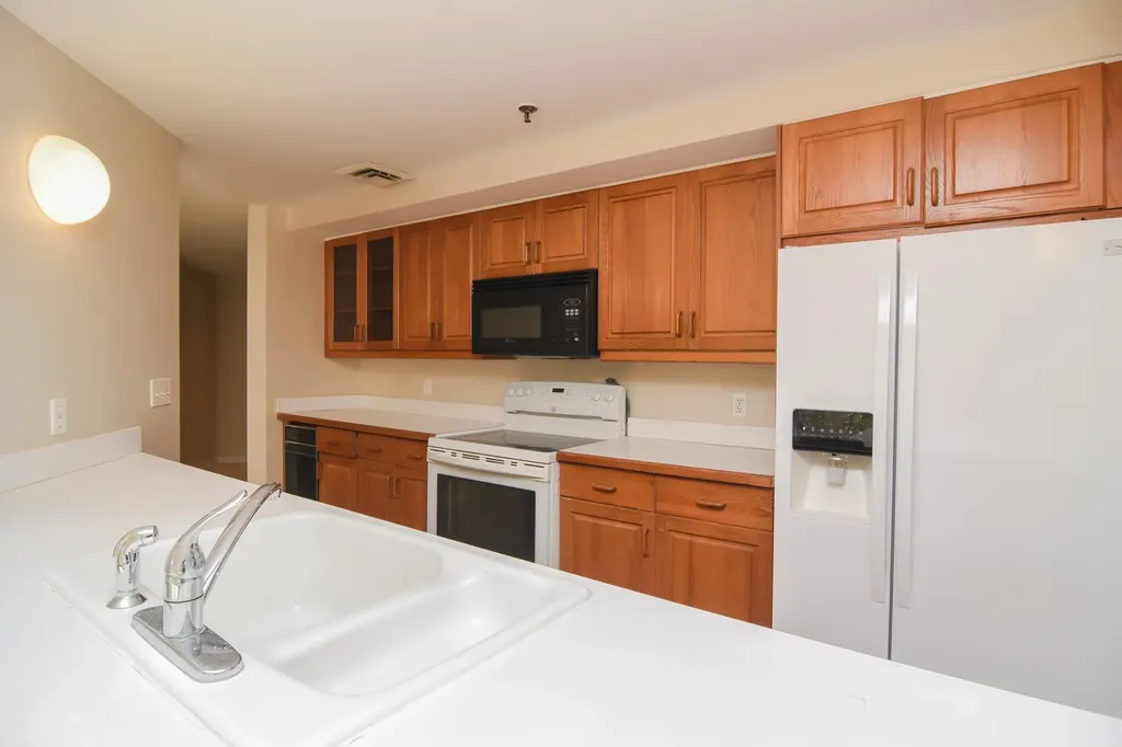 12 Mountain Laurels Drive Nashua NH 03062