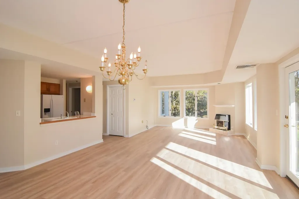 12 Mountain Laurels Drive Nashua NH 03062