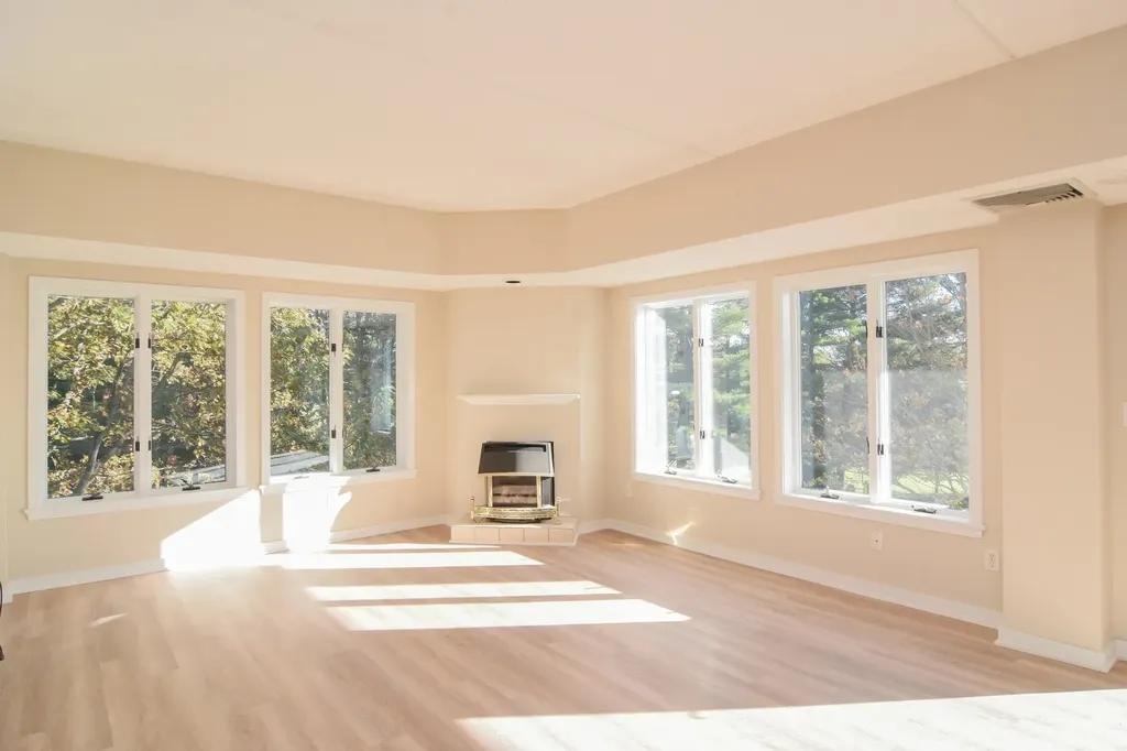 12 Mountain Laurels Drive Nashua NH 03062