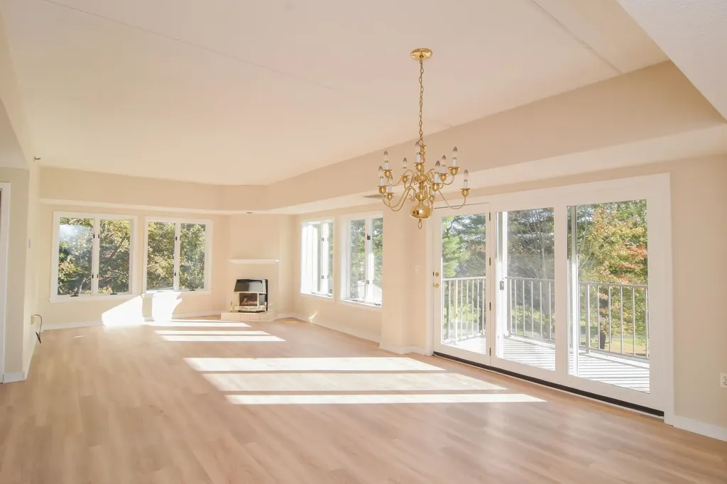 12 Mountain Laurels Drive Nashua NH 03062