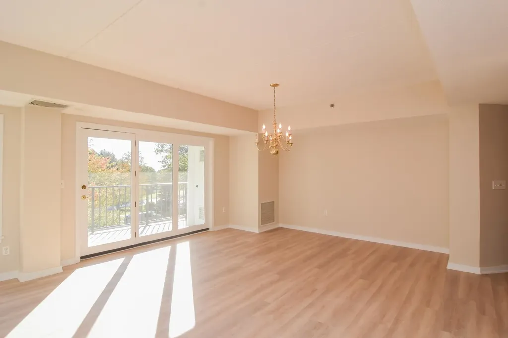 12 Mountain Laurels Drive Nashua NH 03062