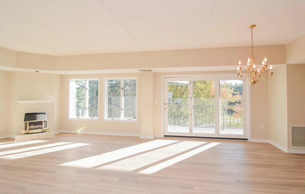 12 Mountain Laurels Drive Nashua NH 03062