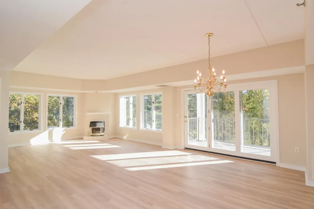 12 Mountain Laurels Drive Nashua NH 03062