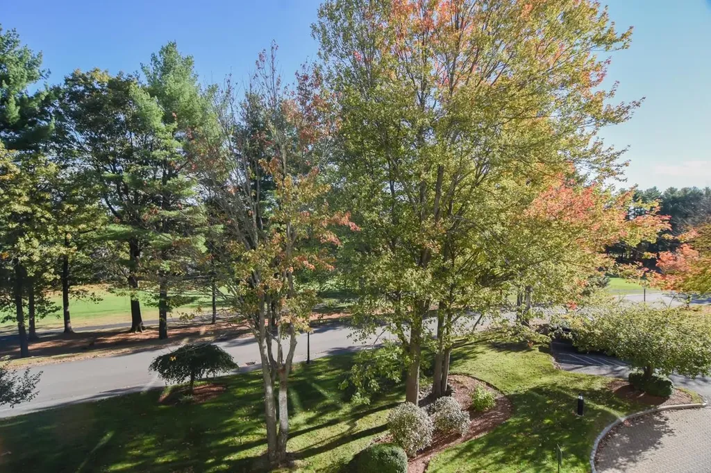 12 Mountain Laurels Drive Nashua NH 03062