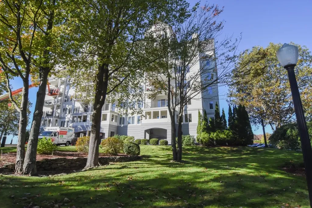 12 Mountain Laurels Drive Nashua NH 03062