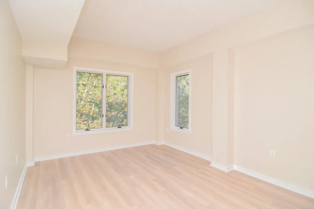 12 Mountain Laurels Drive Nashua NH 03062