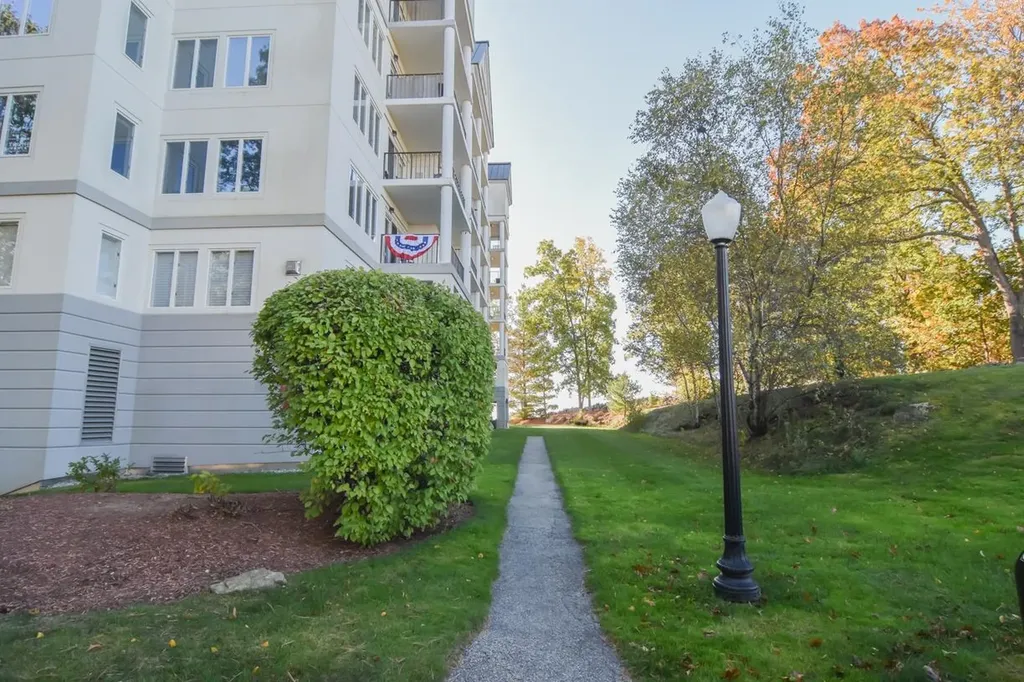 12 Mountain Laurels Drive Nashua NH 03062