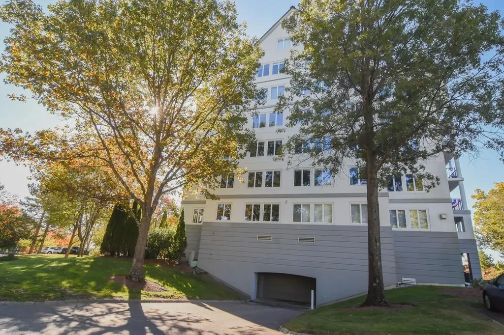 12 Mountain Laurels Drive Nashua NH 03062