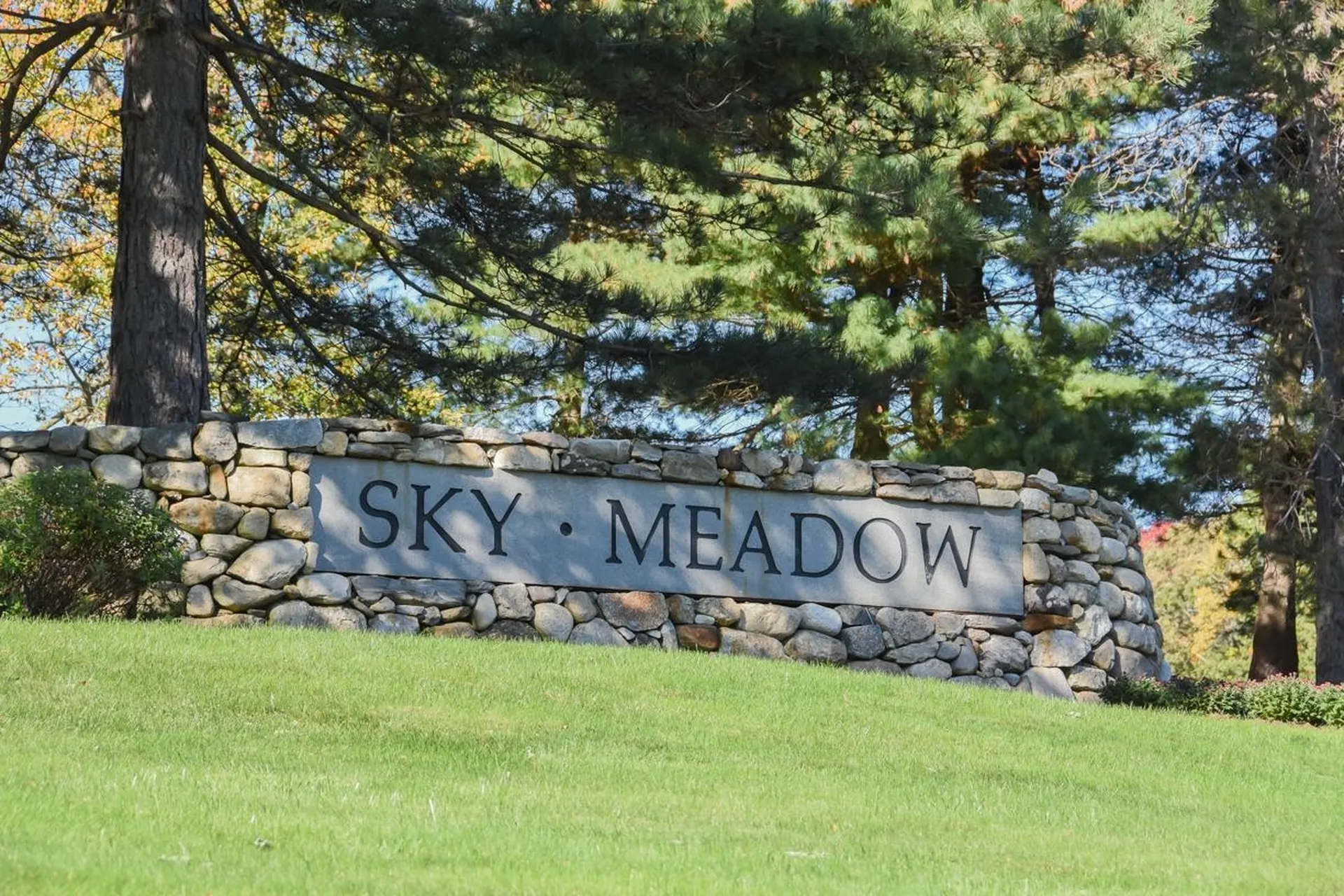 12 Mountain Laurels Drive Nashua NH 03062