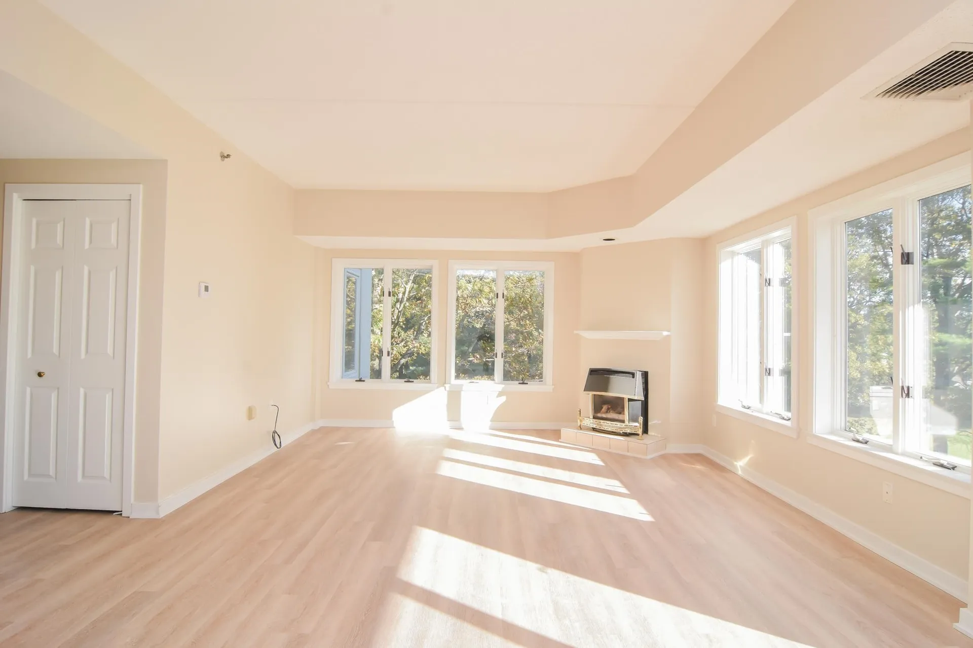 12 Mountain Laurels Drive Nashua NH 03062