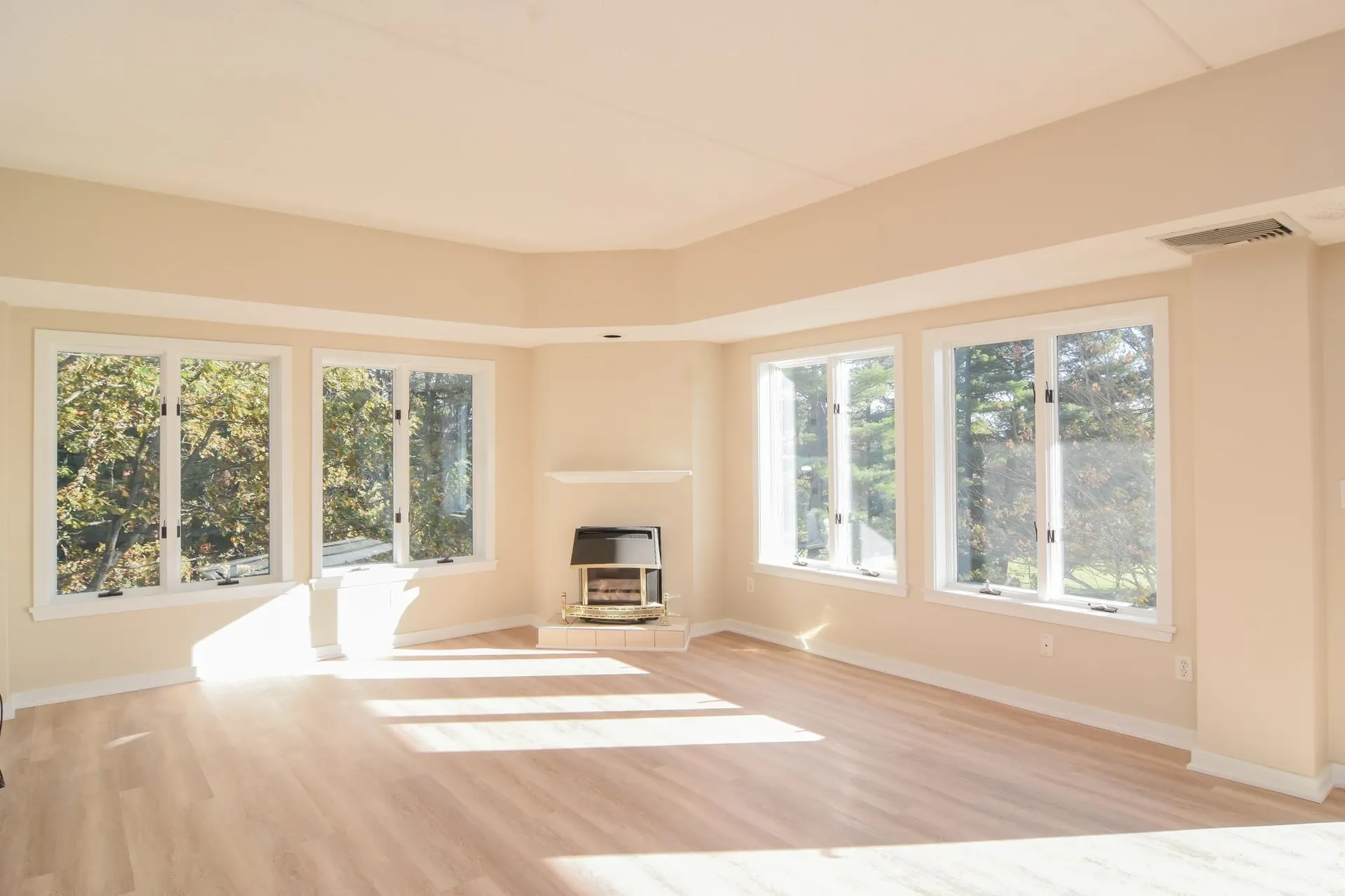 12 Mountain Laurels Drive Nashua NH 03062