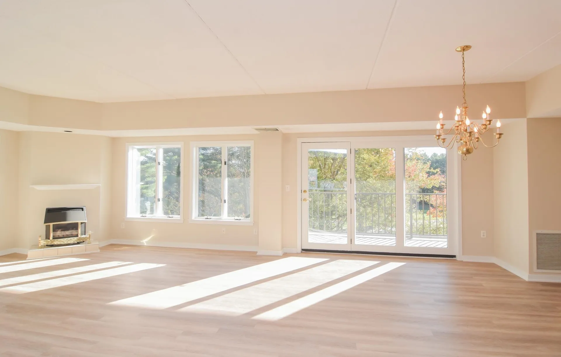 12 Mountain Laurels Drive Nashua NH 03062