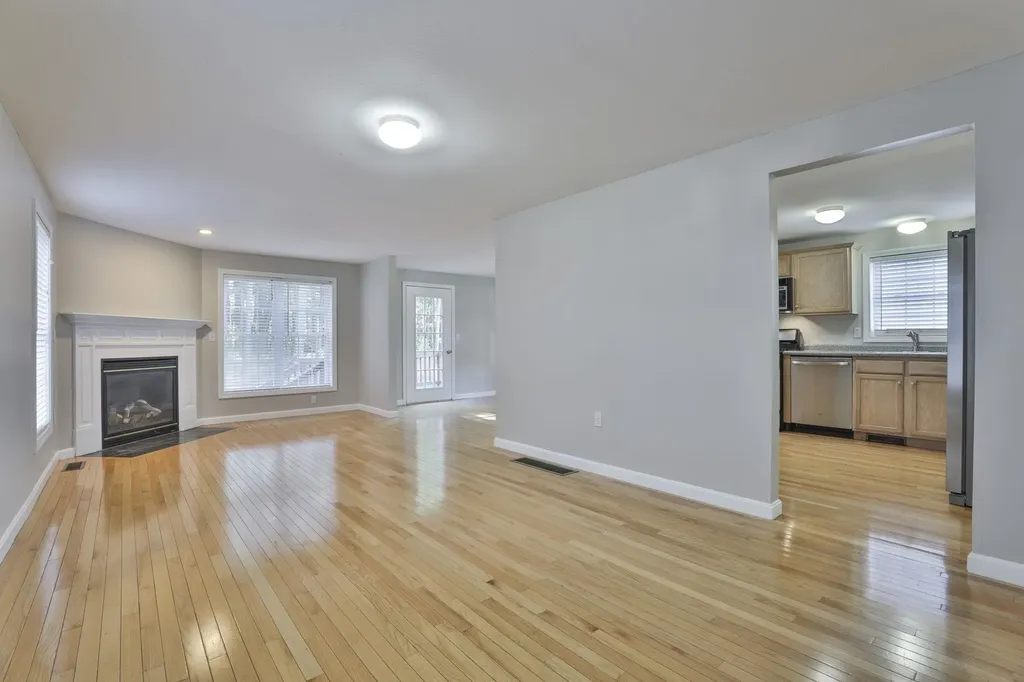 98 Barbara Lane Hudson NH 03051