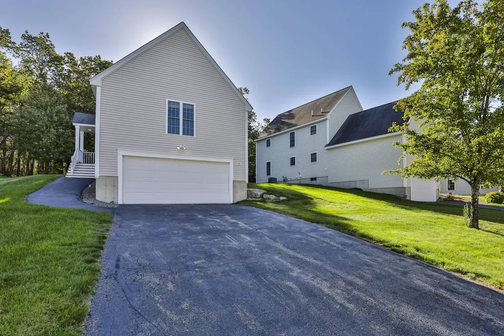 98 Barbara Lane Hudson NH 03051