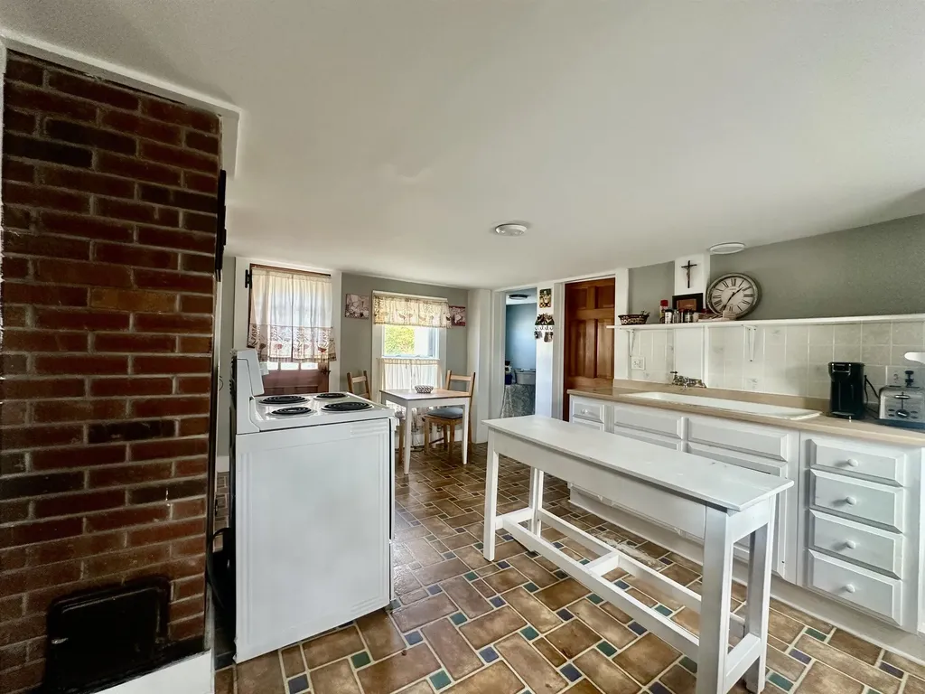 77 Henniker Street Hillsborough NH 03244