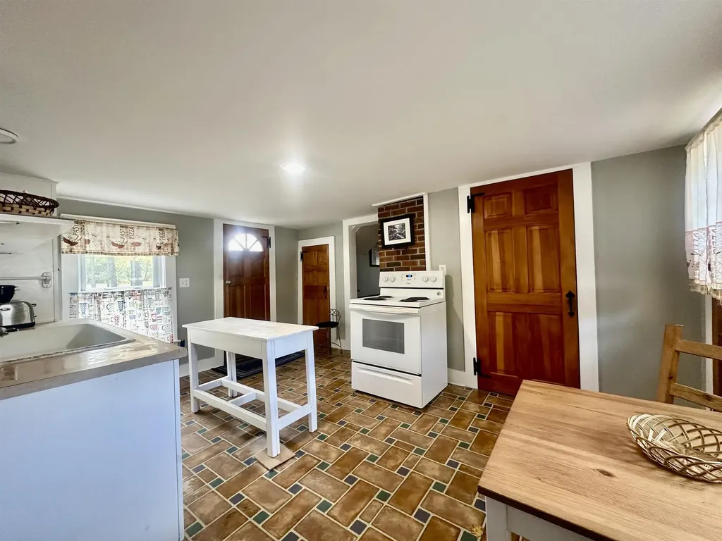 77 Henniker Street Hillsborough NH 03244