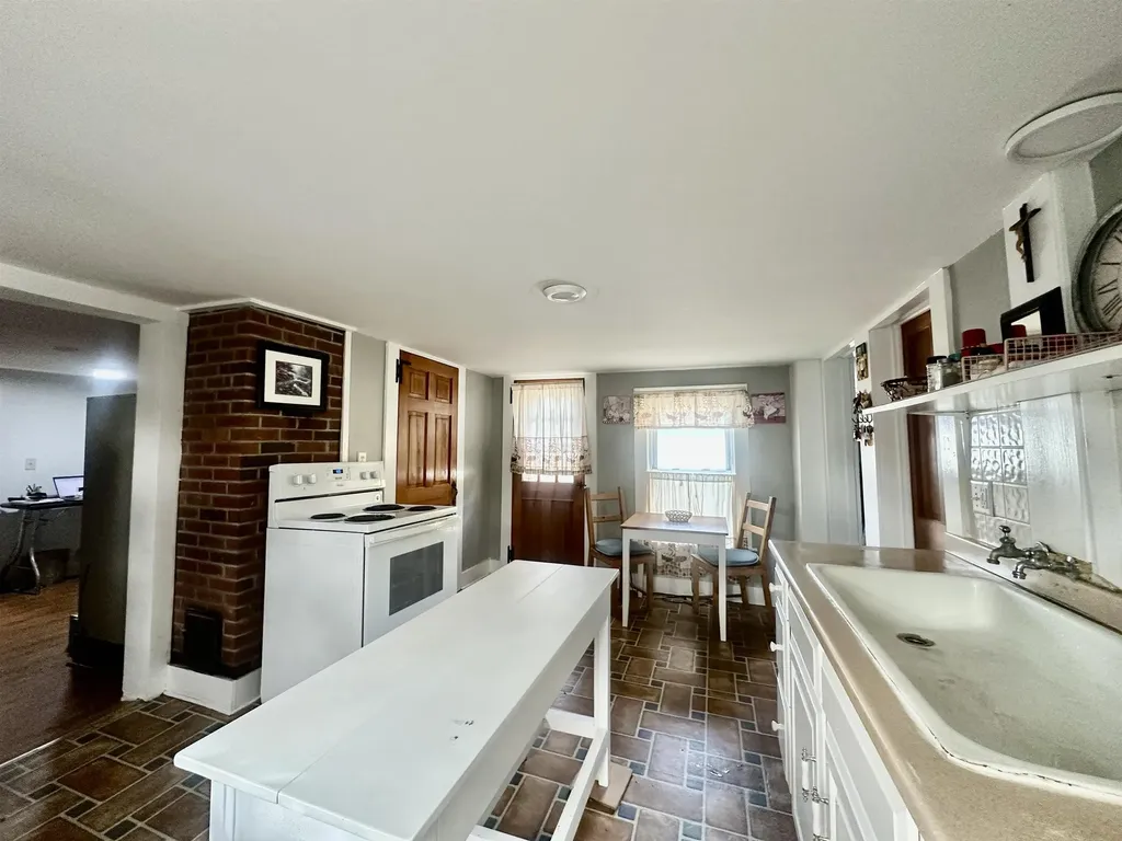 77 Henniker Street Hillsborough NH 03244