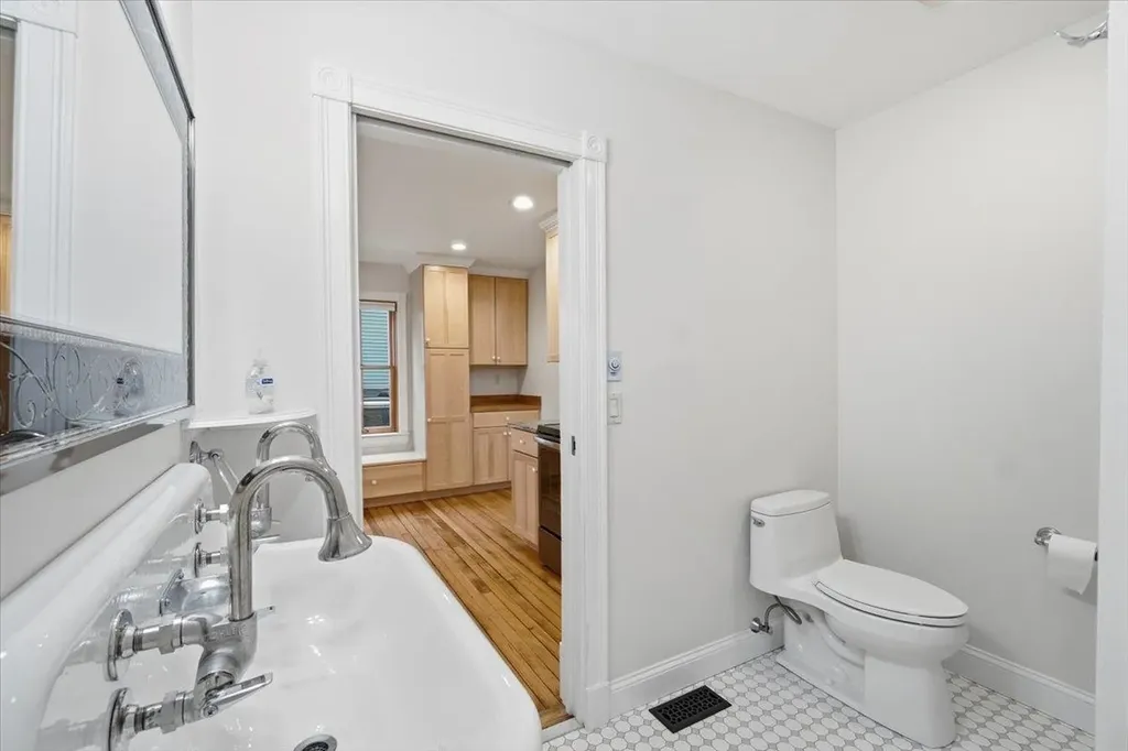 241 Loomis Street Burlington VT 05401