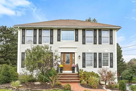 7 Gibney Circle Salem NH 03079