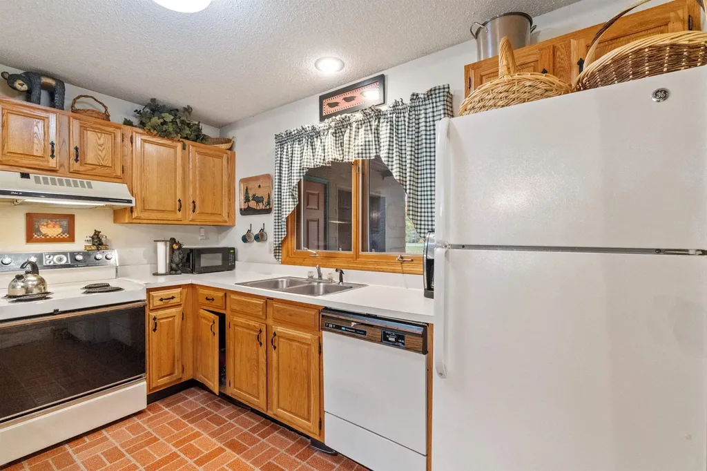 16 Riverfront Drive Woodstock NH 03262