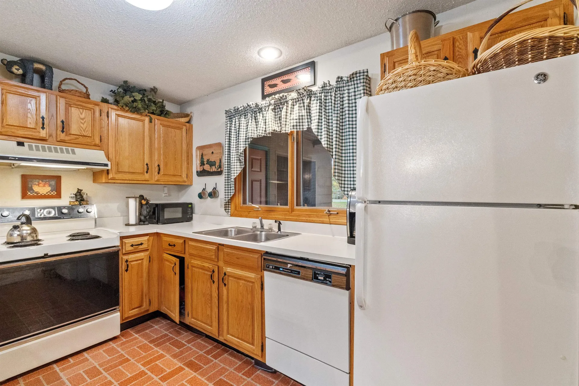 16 Riverfront Drive Woodstock NH 03262