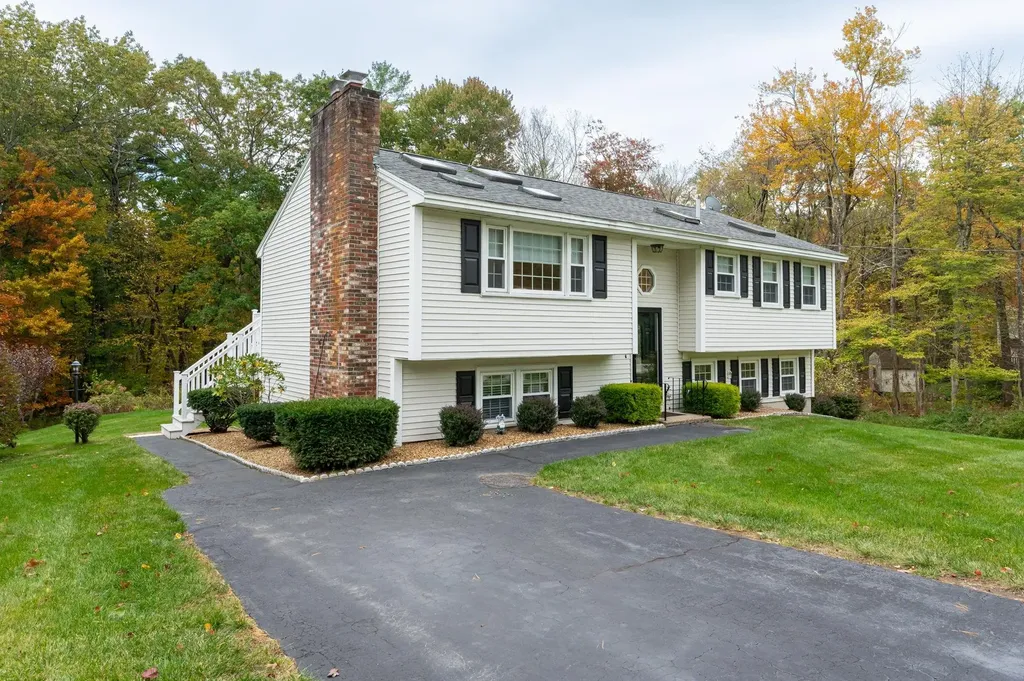 18 Stoney Lane Hudson NH 03051