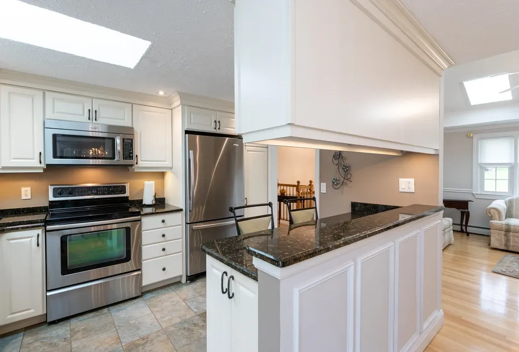 18 Stoney Lane Hudson NH 03051