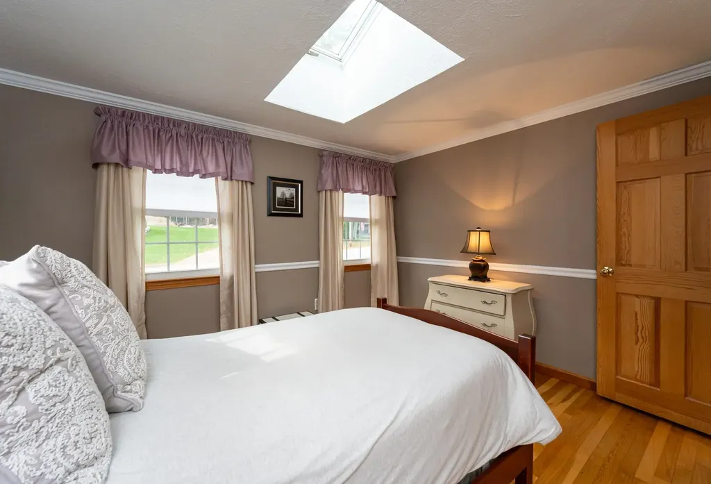 18 Stoney Lane Hudson NH 03051