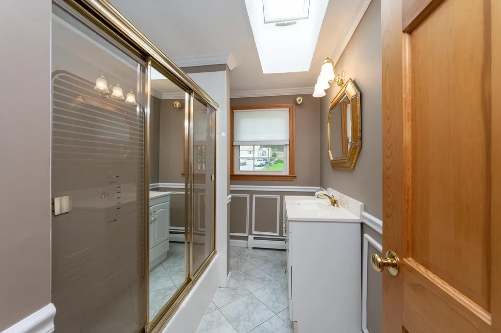 18 Stoney Lane Hudson NH 03051