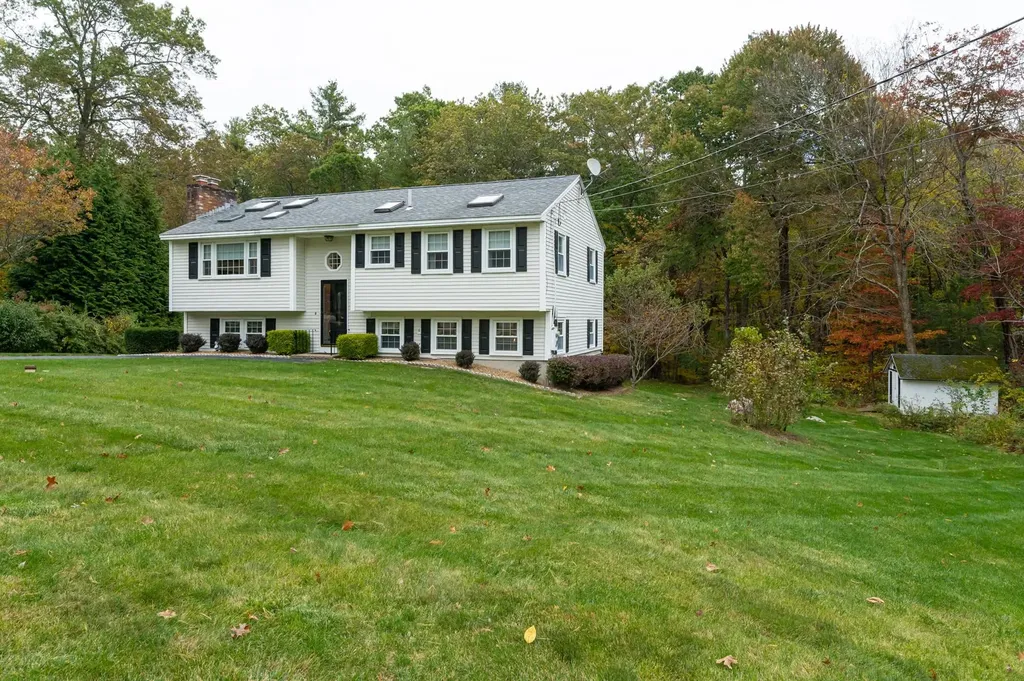 18 Stoney Lane Hudson NH 03051