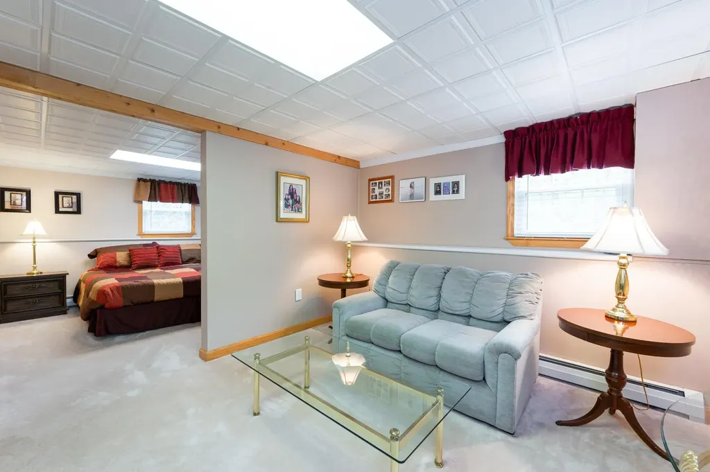 18 Stoney Lane Hudson NH 03051