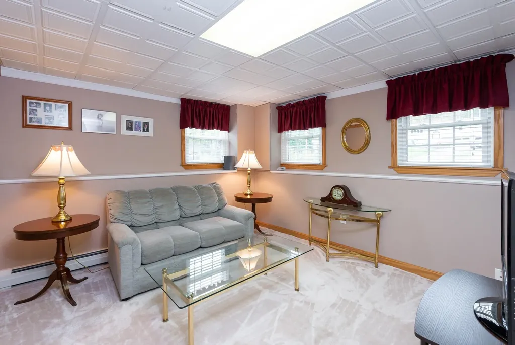 18 Stoney Lane Hudson NH 03051