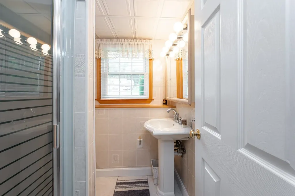 18 Stoney Lane Hudson NH 03051