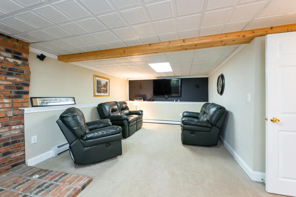 18 Stoney Lane Hudson NH 03051