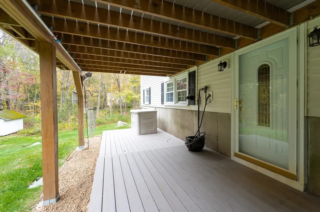 18 Stoney Lane Hudson NH 03051