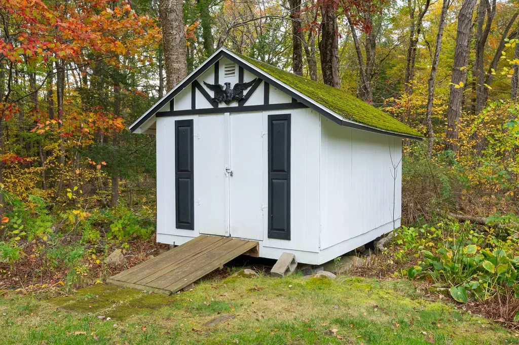 18 Stoney Lane Hudson NH 03051