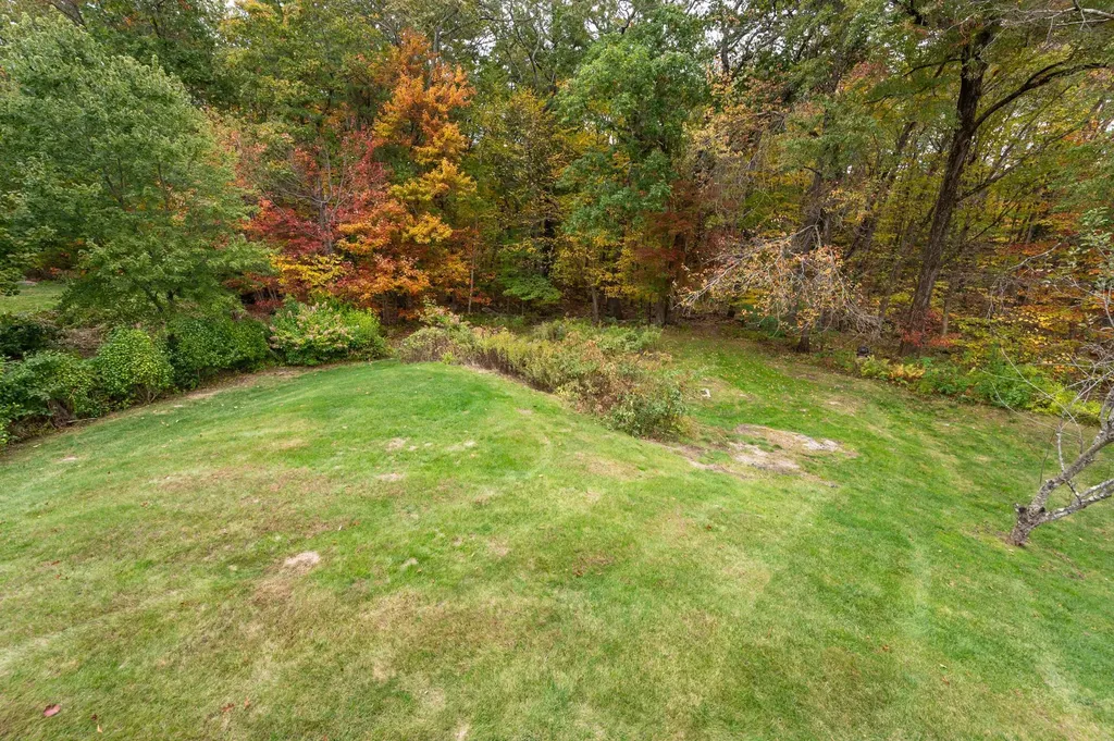 18 Stoney Lane Hudson NH 03051