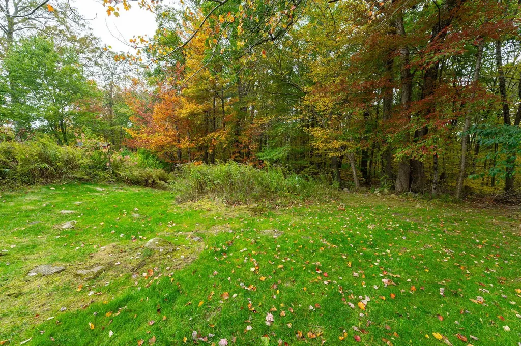 18 Stoney Lane Hudson NH 03051