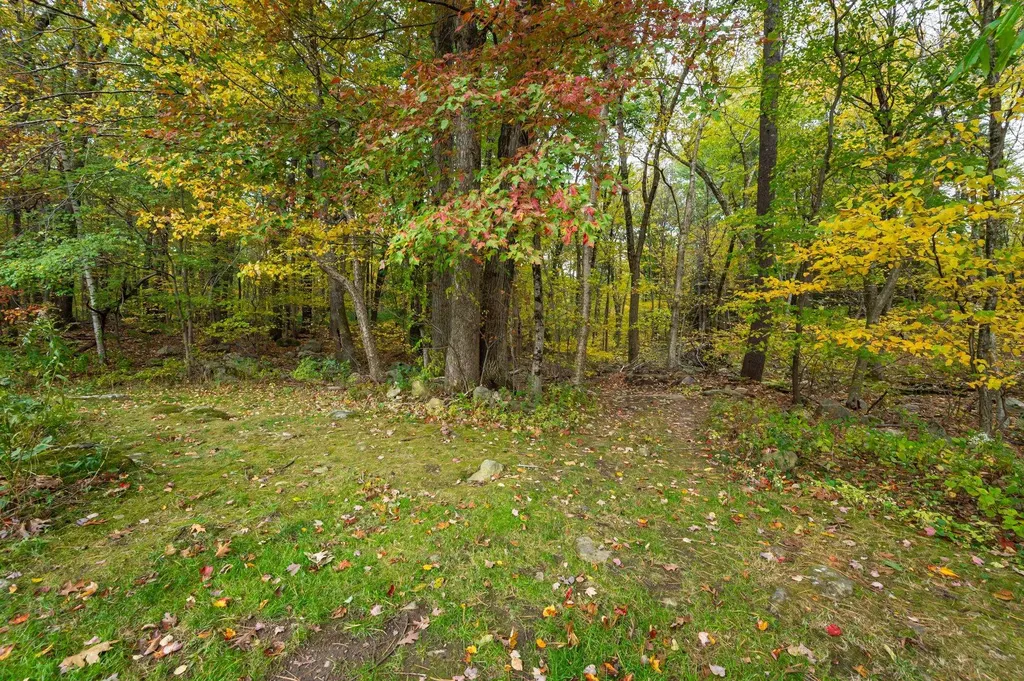 18 Stoney Lane Hudson NH 03051